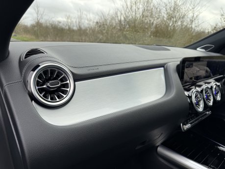 Mercedes-Benz EQA EQA 350 4Matic AMG Line Premium Plus Auto Electric 66 KWH PAN ROOF/HEADS UP 27