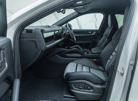 Porsche Cayenne TURBO E-HYBRID COUPE 17