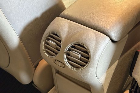 Mercedes-Benz CLK 3.2 CLK320 Elegance Coupe 2dr Petrol Automatic (250 g/km, 215 bhp) 24