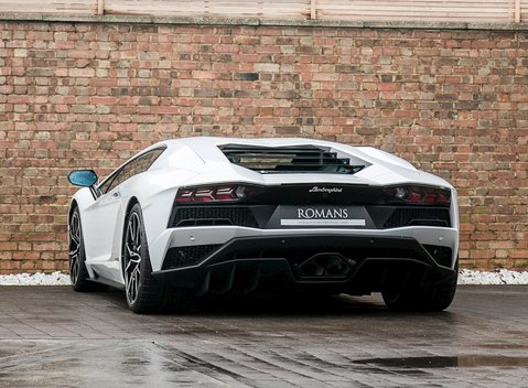 Lamborghini Aventador S 3