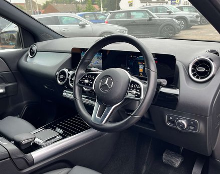 Mercedes-Benz B Class 1.3 B 200 Sport Auto 5dr 18