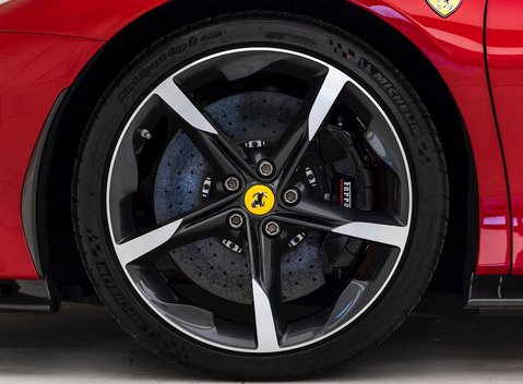 Ferrari SF90 Stradale 8