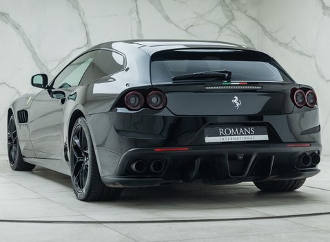 Ferrari GTC4 Lusso T 10