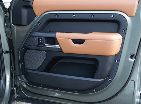 Land Rover Defender 110 X P400 23