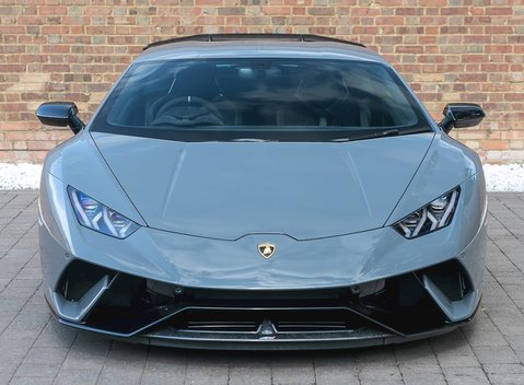 Lamborghini Huracan LP640-4 Performante 4