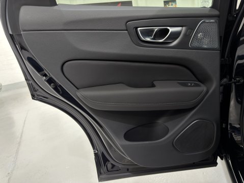 Volvo XC60 B5 ULTRA BLACK EDITION AWD 84