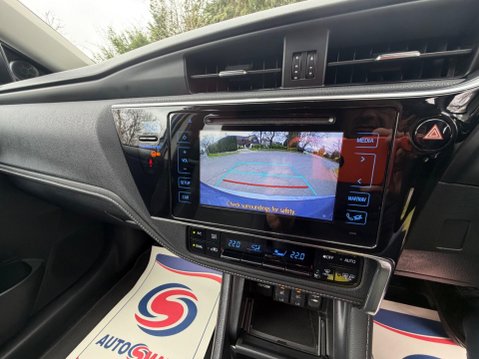 Toyota Auris 1.2 VVT-i Excel CVT Euro 6 (s/s) 5dr (Safety Sense) 17