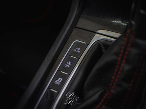 Volkswagen Golf 2.0 Golf GTi Semi-Auto 3dr 38