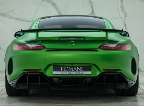 Mercedes-Benz AMG GT R 8