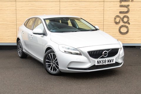 Volvo V40 T2 MOMENTUM 1