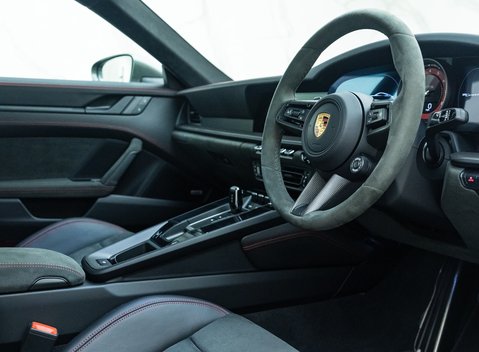 Porsche 911 Carrera GTS (992) 10