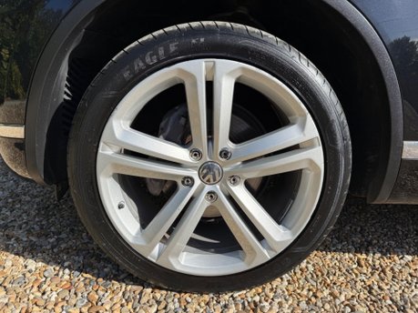 Volkswagen Touareg 3.0 TDI V6 BlueMotion Tech R-Line Tiptronic 4WD Euro 6 (s/s) 5dr 15