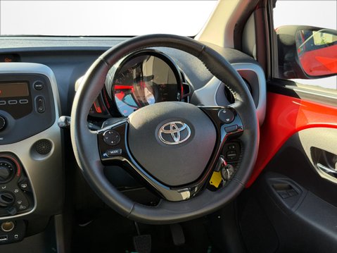 Toyota Aygo 1.0 VVT-i X-Play 5dr x-shift 17