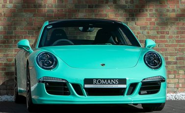 Porsche 911 (991) Carrera GTS 1