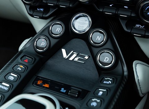 Aston Martin V12 Vantage Roadster 19