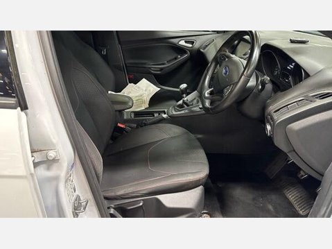Ford Focus 1.5T EcoBoost ST-Line Euro 6 (s/s) 5dr 5