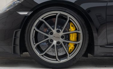 Porsche Cayman GT4 (718) 33