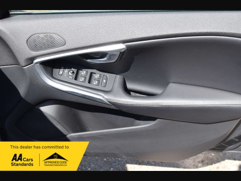 Volvo V40 2.0 V40 R-Design D2 5dr 32