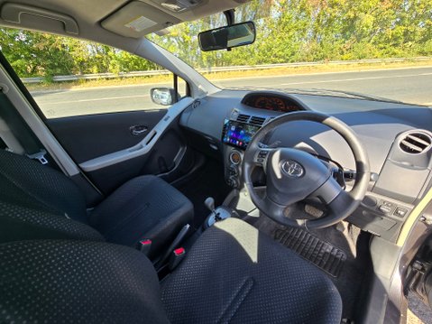 Toyota Yaris T SPIRIT MM VVT-I 9