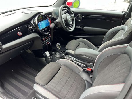 Mini Hatch 2.0 John Cooper Works Auto 3dr 37