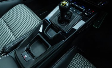 Porsche 911 GT3 TOURING (992) 22