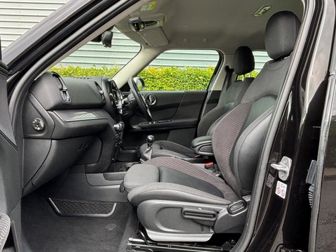 Mini Countryman COOPER 17