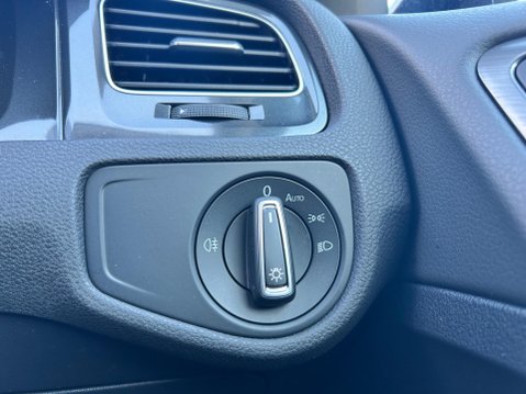 Volkswagen Golf SE NAVIGATION TSI BLUEMOTION TECHNOLOGY DSG 18