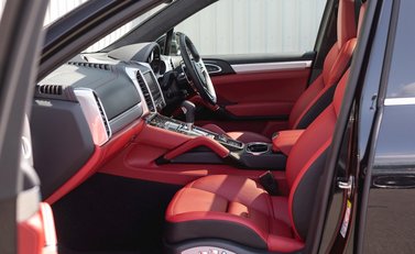 Porsche Cayenne Turbo 16