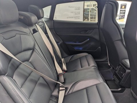 Porsche Taycan 4 CROSS TURISMO 16