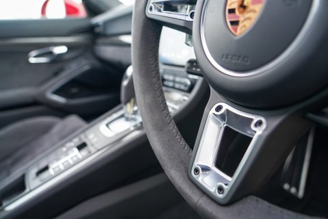 Porsche 911 CARRERA GTS PDK 12