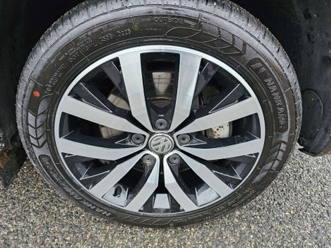 Volkswagen Caravelle 2.0 BiTDI BlueMotion Tech Executive MPV 5dr Diesel DSG 4Motion Euro 6 (s/s) 59