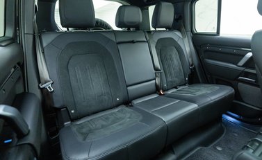 Land Rover Defender 110 V8 P525 Urban 13