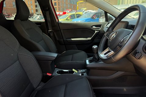 Renault Captur ICONIC TCE.. 3 MAIN DEALER SERVICES.. 1 PREVIOUS KEEPER.. STUNNING EXAMPLE 21