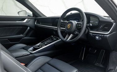 Porsche 911 Turbo S (992) 13