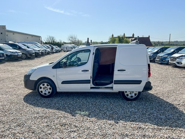 Peugeot Partner SWB L1H1 (SOLD) Low Roof Professional Air Con EURO 6 NO V 11