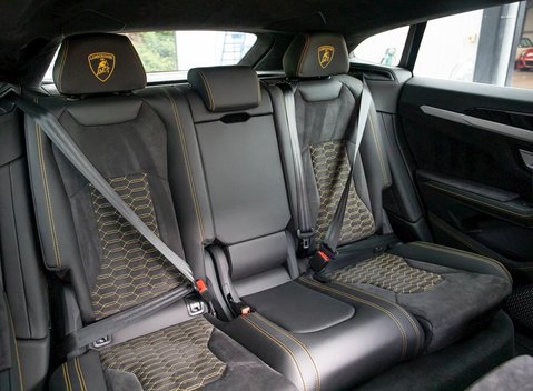 Lamborghini Urus 13