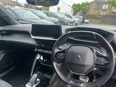 Peugeot 2008 GT 11