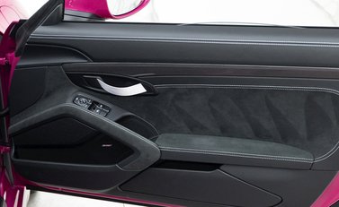 Porsche 718 Cayman GT4 18