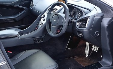 Aston Martin Vanquish 17