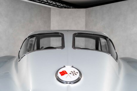 Chevrolet Corvette Stingray SPLIT WINDOW MANUAL FUELIE. FULL RESTO. MATCHING NUMBERS. IMMACULATE. 27