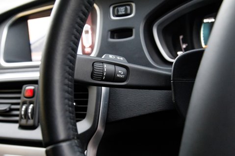 Volvo V40 T2 INSCRIPTION 16