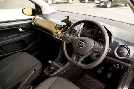 Volkswagen Up BLACK EDITION