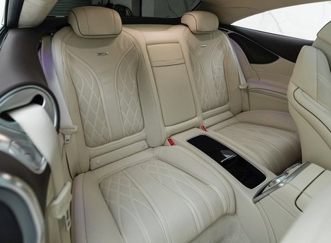 Mercedes-Benz S63 AMG Coupe 13