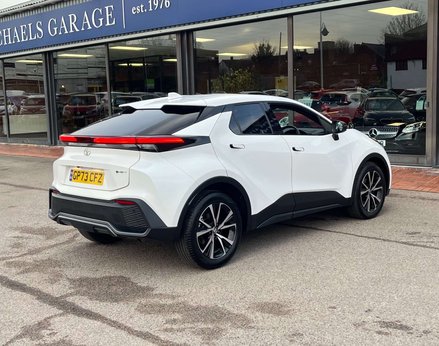 Toyota C-HR 1.8 C-HR Design HEV CVT 5dr 8