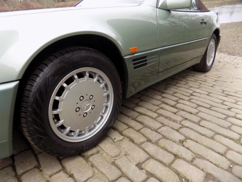 Mercedes-Benz SL Series 500SL-32 56