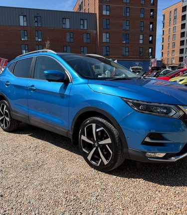 Nissan Qashqai TEKNA DIG-T.. 6 SERVICES.. GLASS ROOF.BOSE.CRUISE CONTROL  3