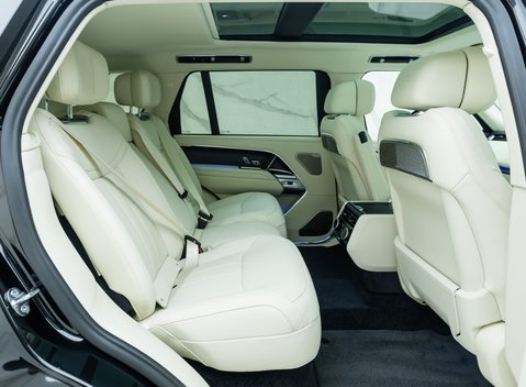 Land Rover Range Rover P460e Autobiography LWB 16