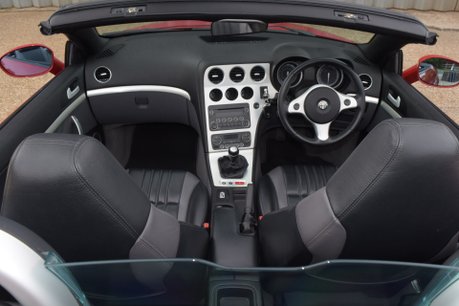 Alfa Romeo Spider 2.2 JTS 5