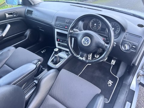 Volkswagen Golf R32 16