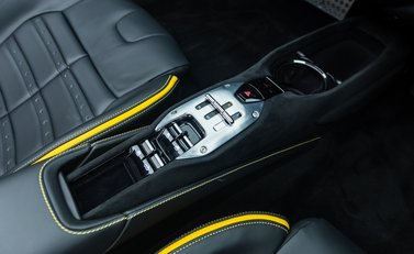 Ferrari SF90 Spider 24